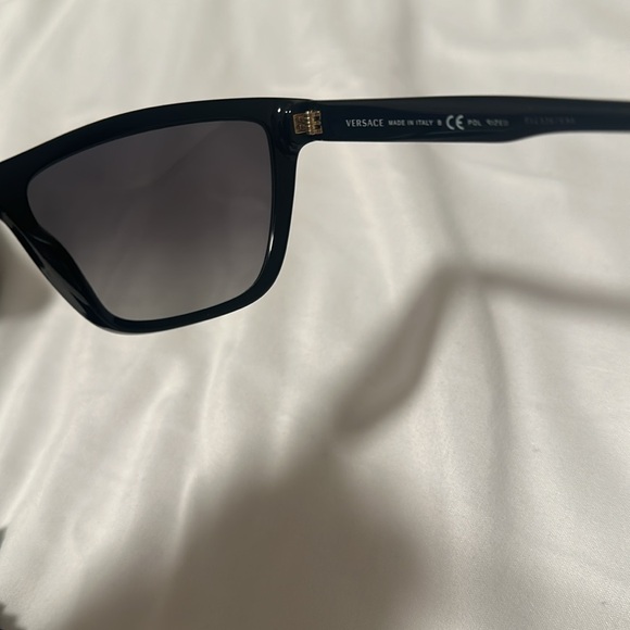 Versace polarized sunglasses - Picture 8 of 16